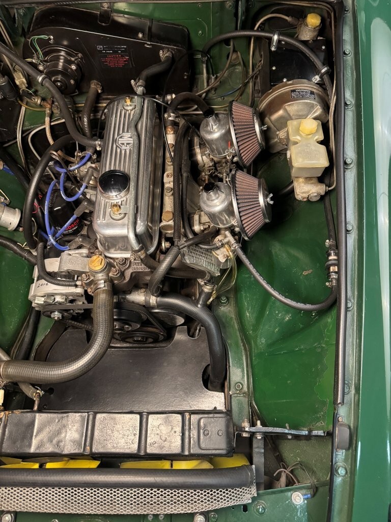 MG-MGB-1977-Convertible-25