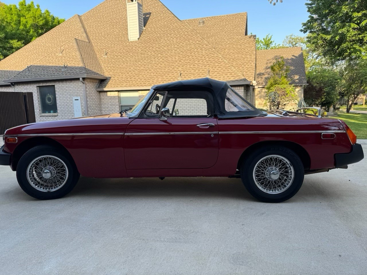 MG-MGB-1977-Convertible-3