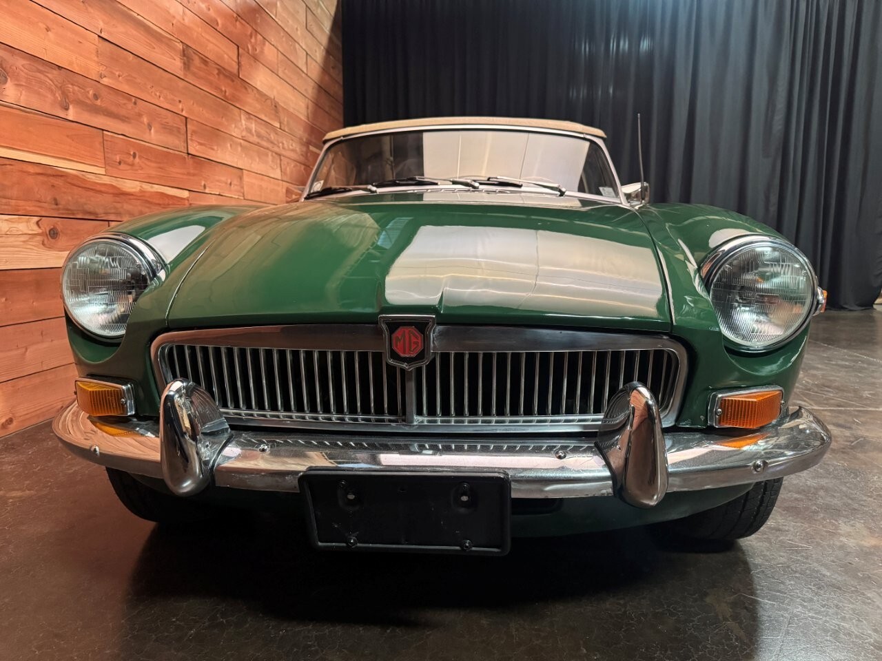MG-MGB-1977-Convertible-3