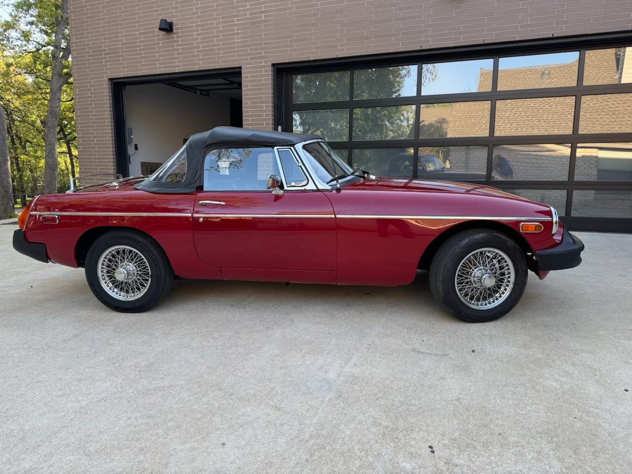 MG-MGB-1977-Convertible-4