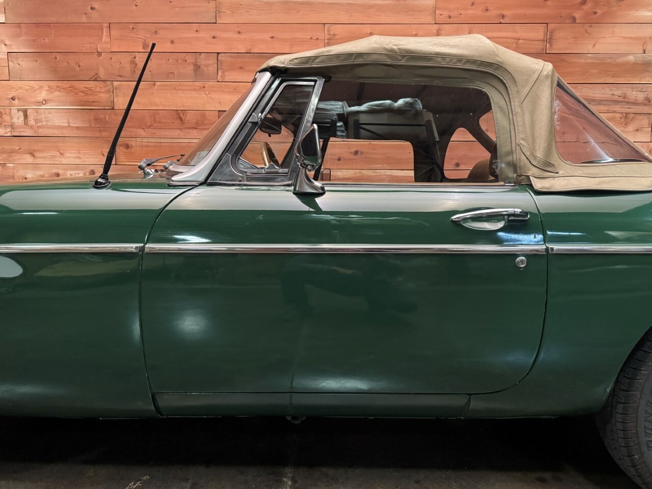 MG-MGB-1977-Convertible-5