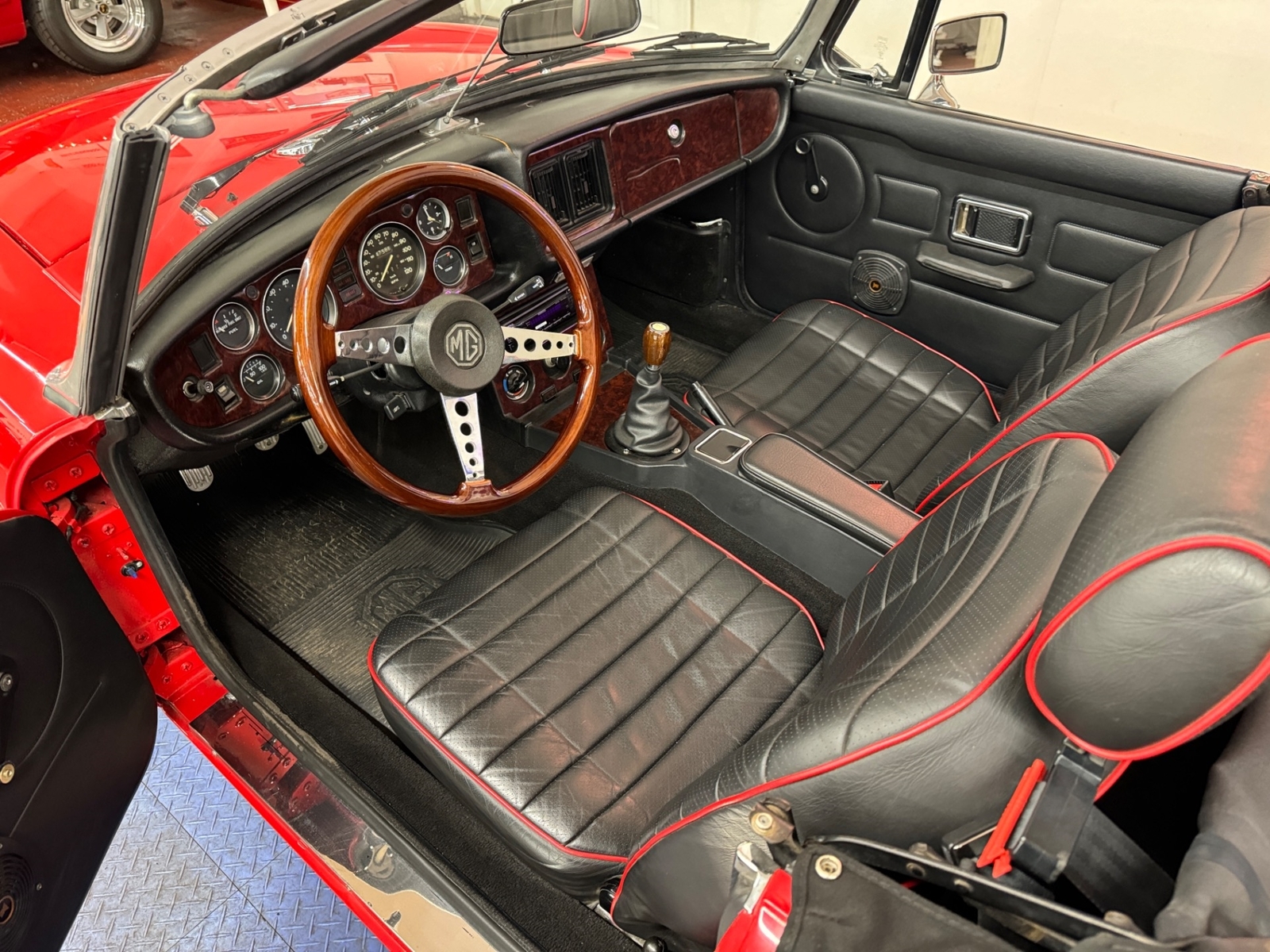 MG-MGB-1978-Convertible-16