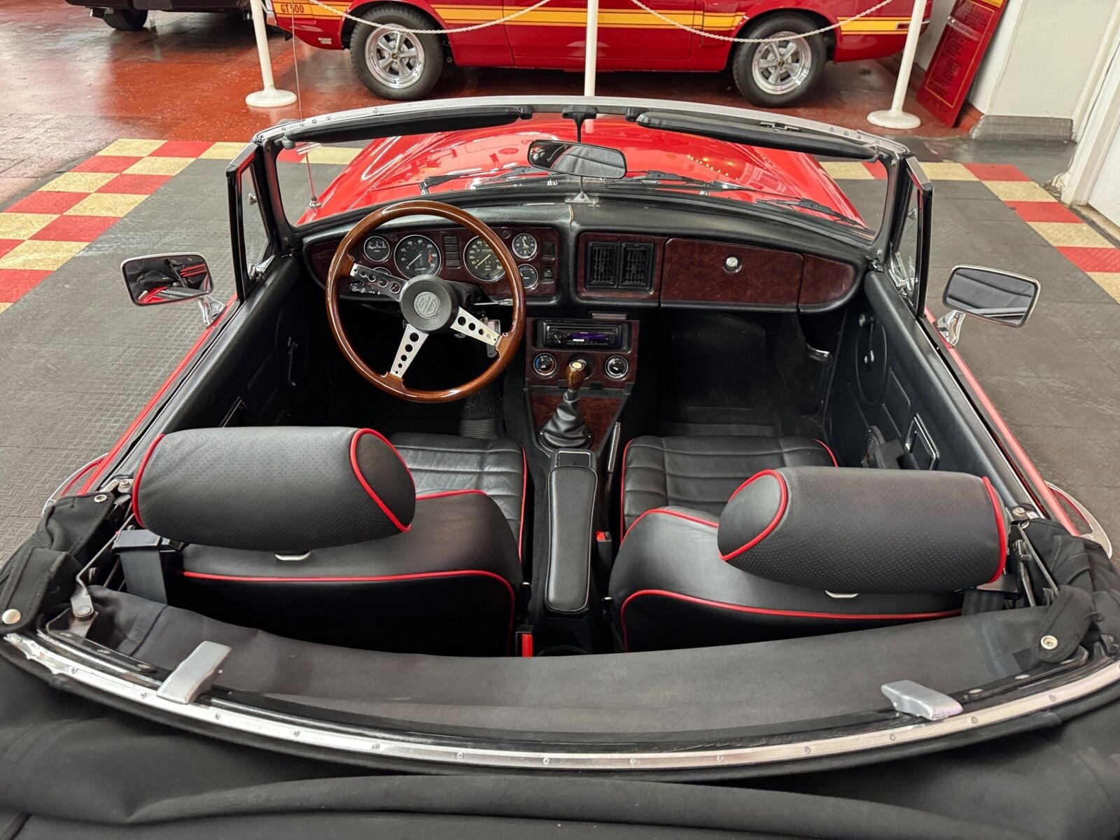 MG-MGB-1978-Convertible-17