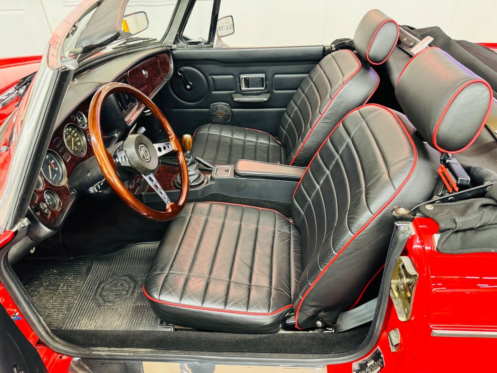 MG-MGB-1978-Convertible-29
