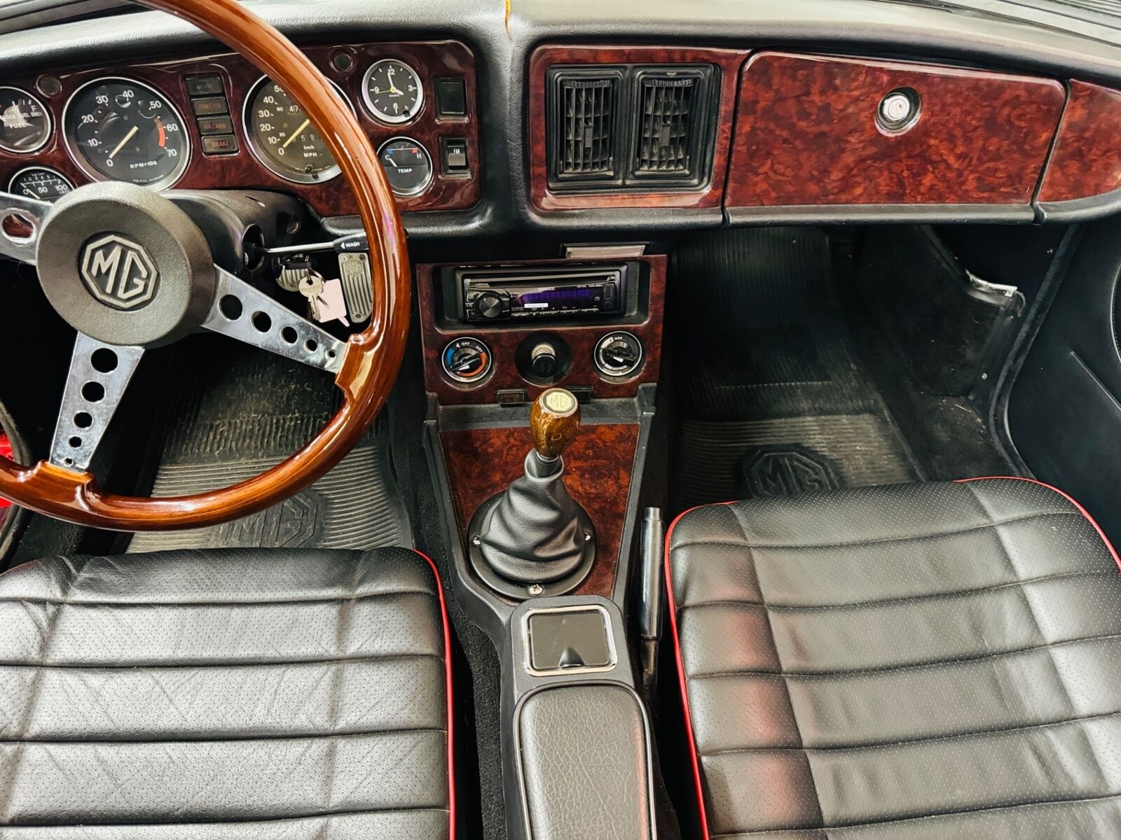 MG-MGB-1978-Convertible-33