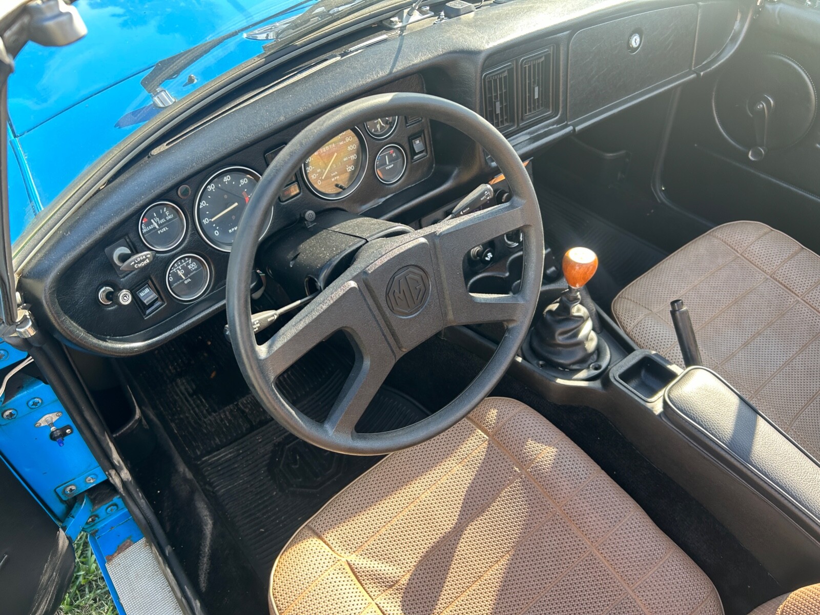 MG-MGB-1979-Convertible-13
