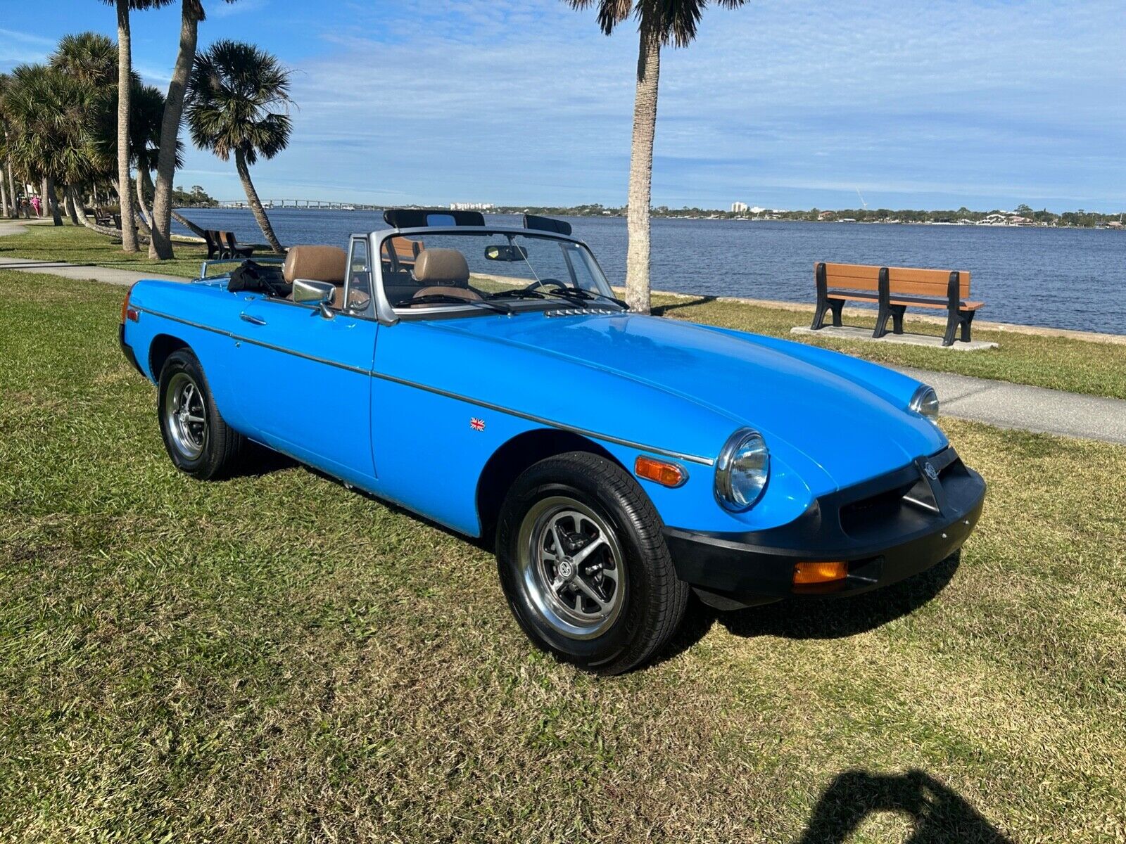MG-MGB-1979-Convertible-2