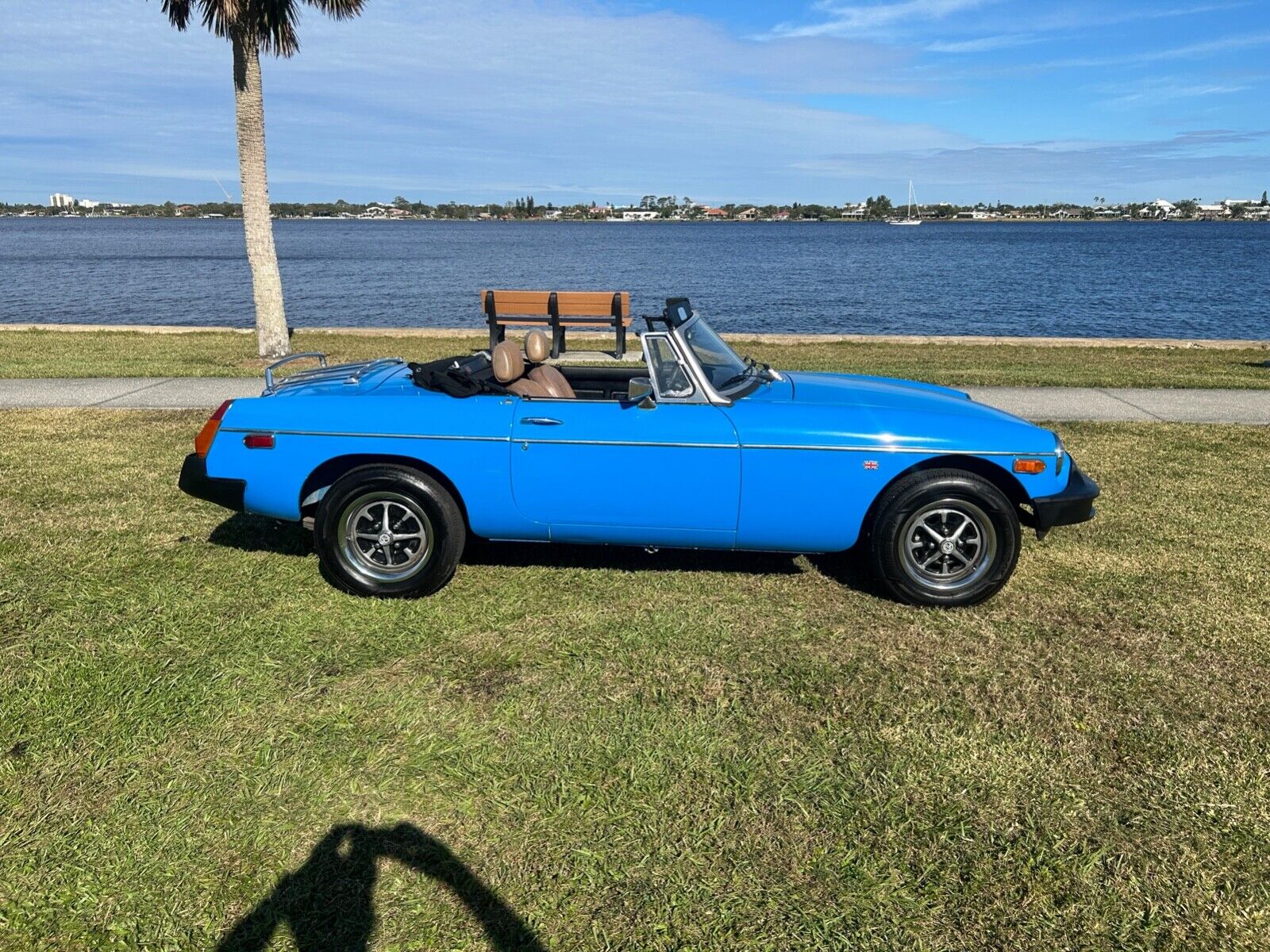 MG-MGB-1979-Convertible-3