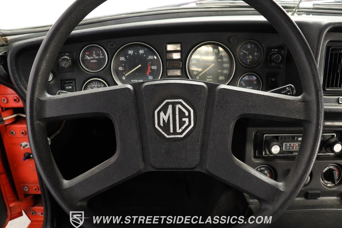 MG-MGB-1979-Convertible-36