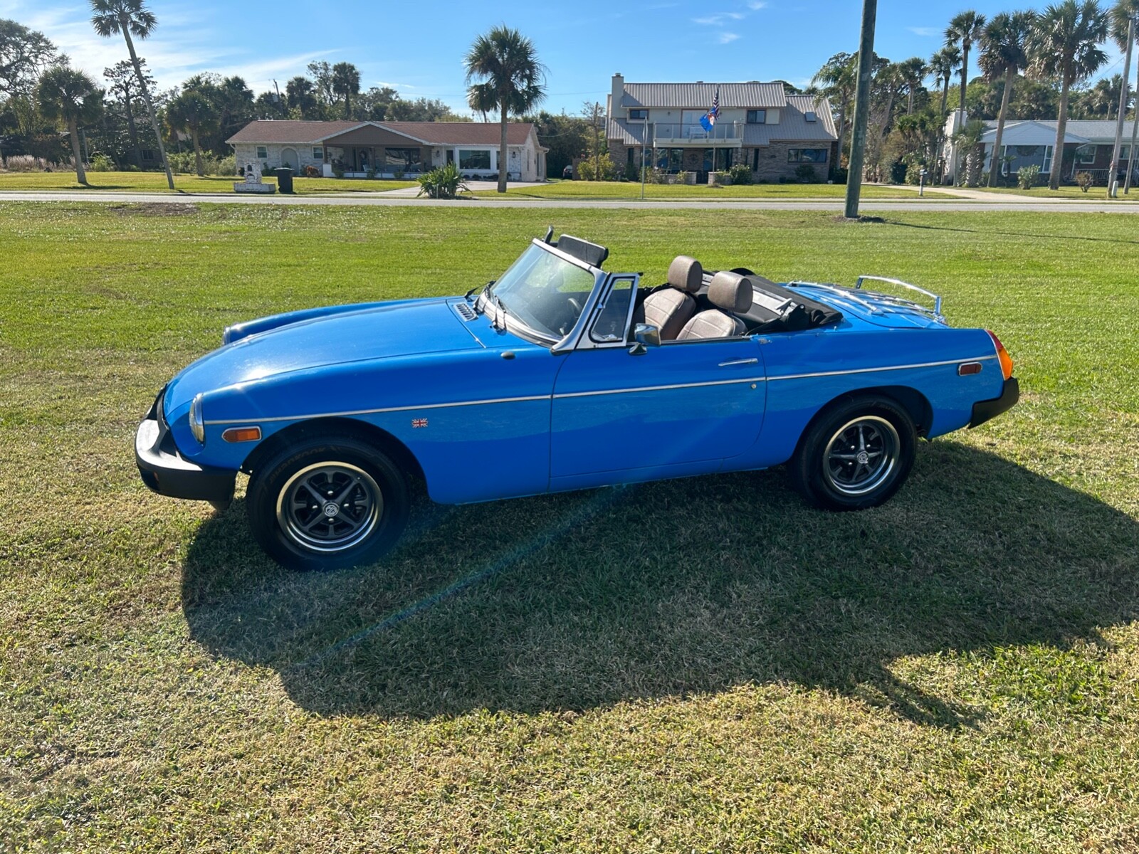 MG-MGB-1979-Convertible-8