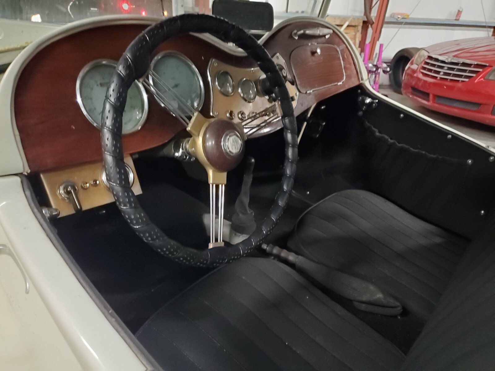 MG-T-Series-1951-Convertible-10