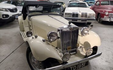 MG-T-Series-1951-Convertible-11