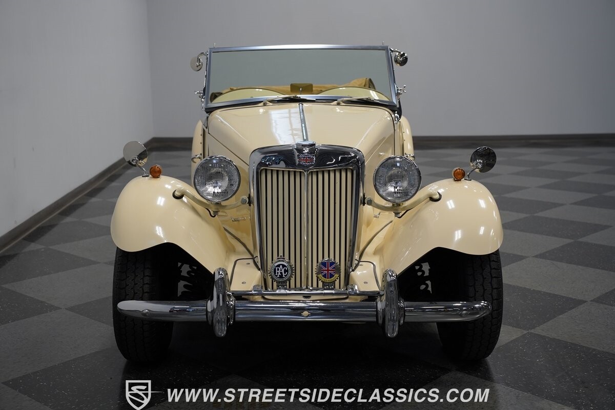 MG-T-Series-1952-Convertible-16