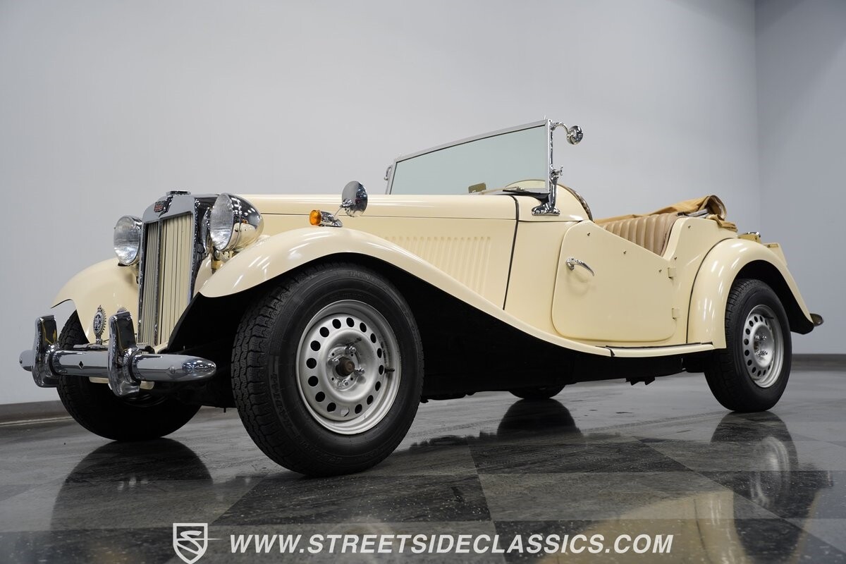 MG-T-Series-1952-Convertible-19