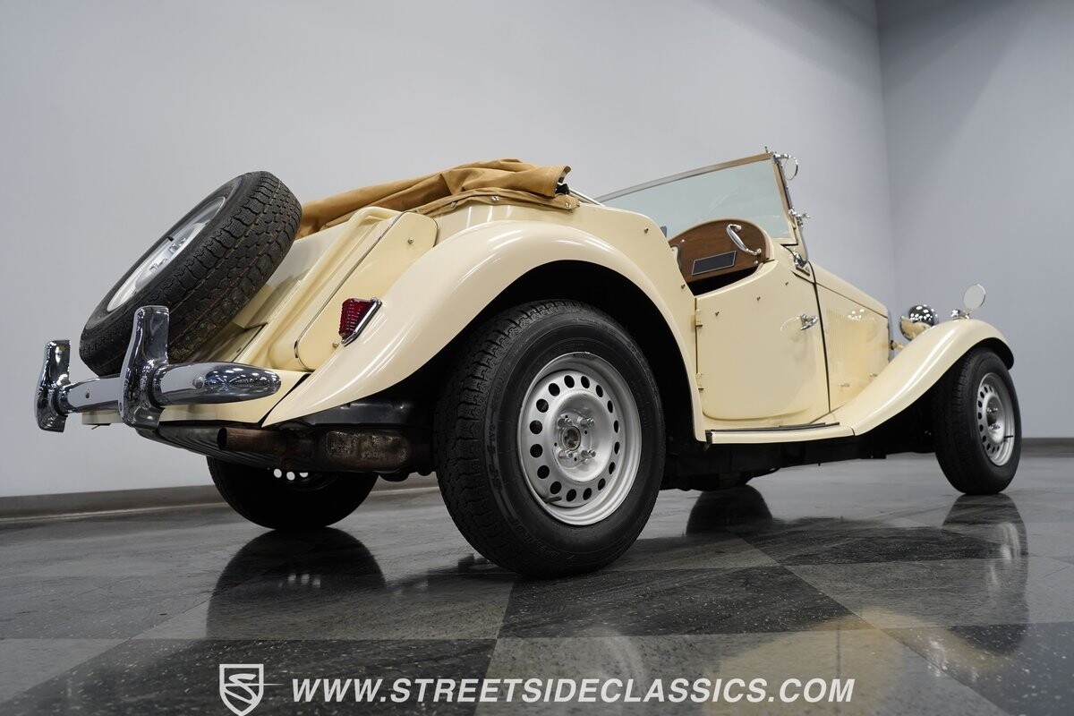 MG-T-Series-1952-Convertible-25