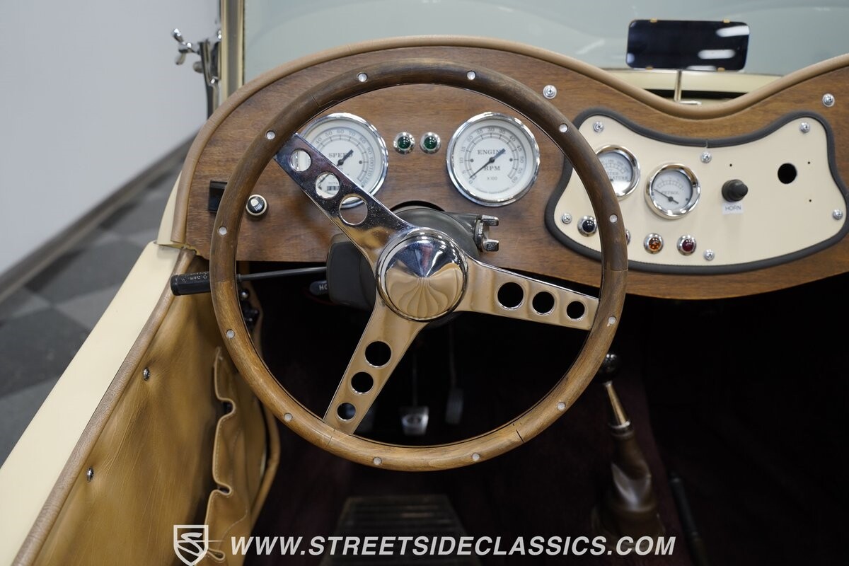 MG-T-Series-1952-Convertible-35
