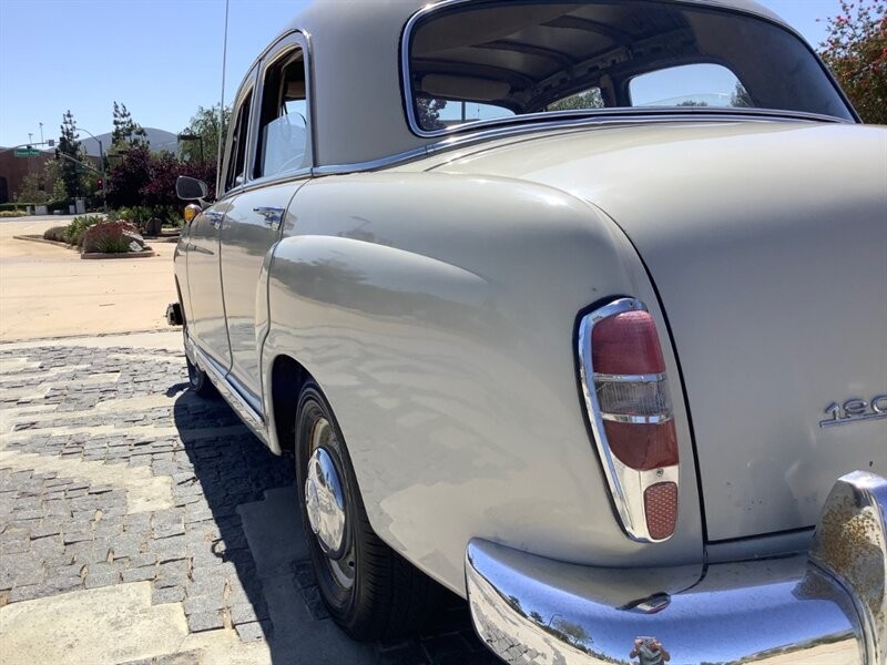 Mercedes-Benz-190-Series-1960-Sedan-14