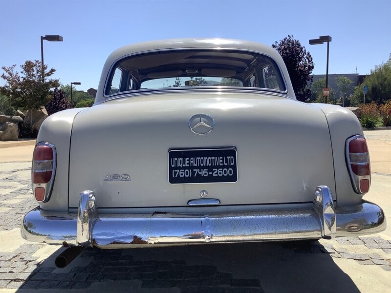 Mercedes-Benz-190-Series-1960-Sedan-16