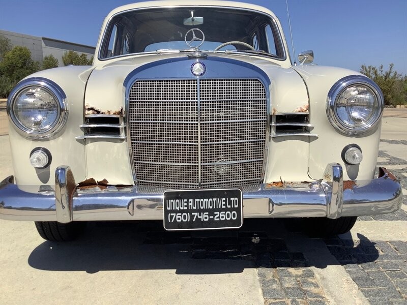 Mercedes-Benz-190-Series-1960-Sedan-2