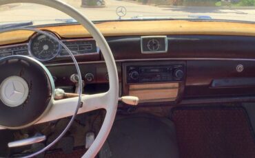 Mercedes-Benz-190-Series-1960-Sedan-23