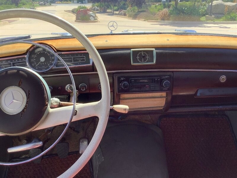Mercedes-Benz-190-Series-1960-Sedan-23