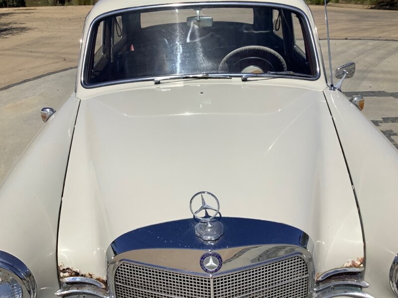 Mercedes-Benz-190-Series-1960-Sedan-3