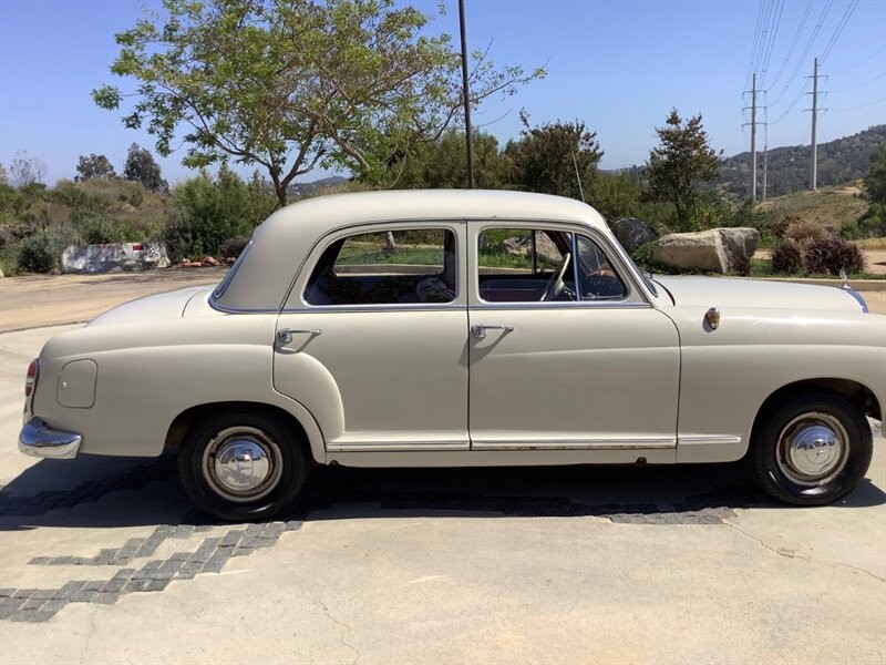 Mercedes-Benz-190-Series-1960-Sedan-4