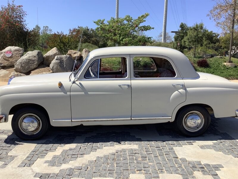 Mercedes-Benz-190-Series-1960-Sedan-5