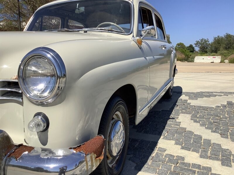 Mercedes-Benz-190-Series-1960-Sedan-7