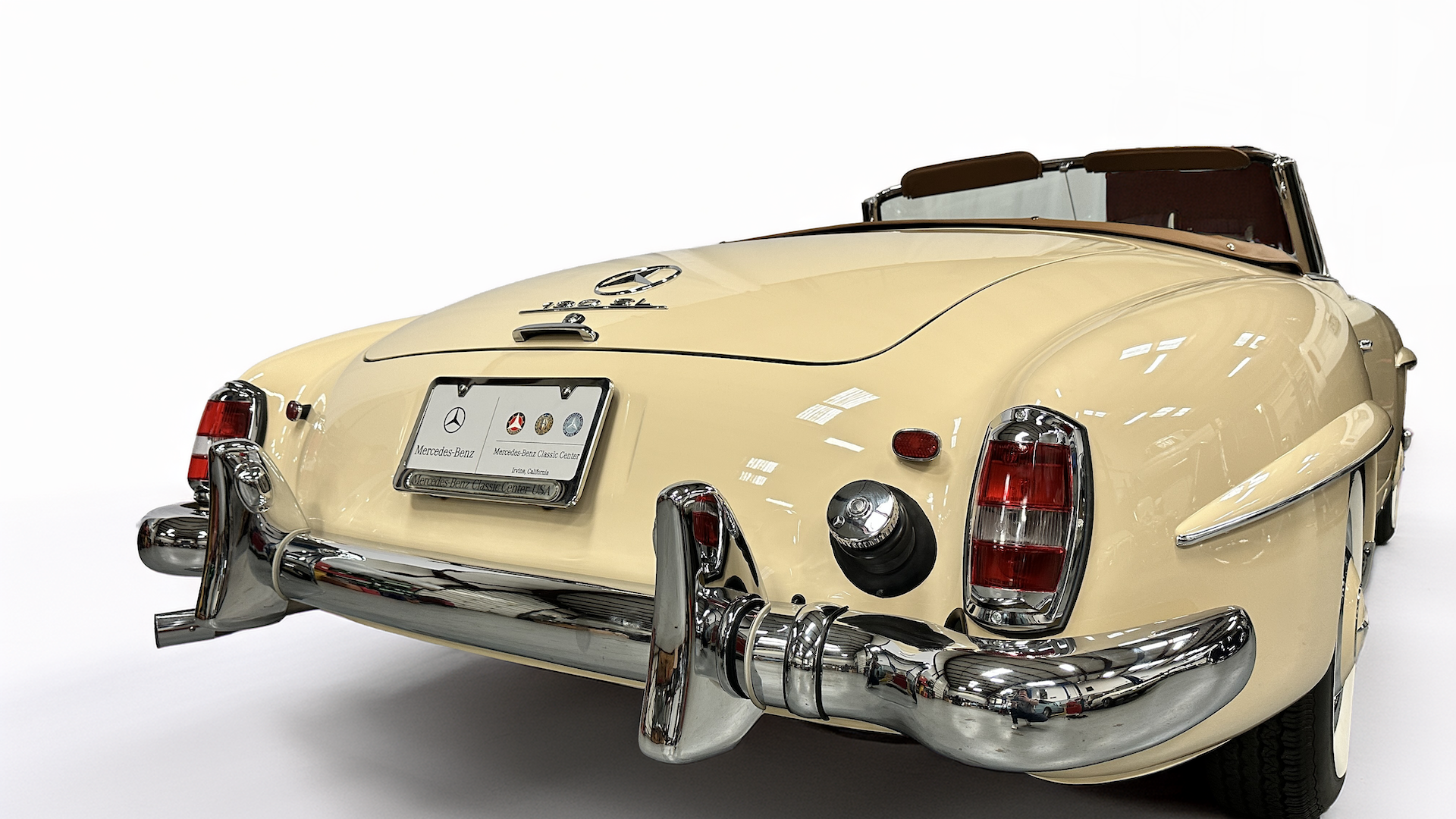 Mercedes-Benz-190-Series-1962-Convertible-10