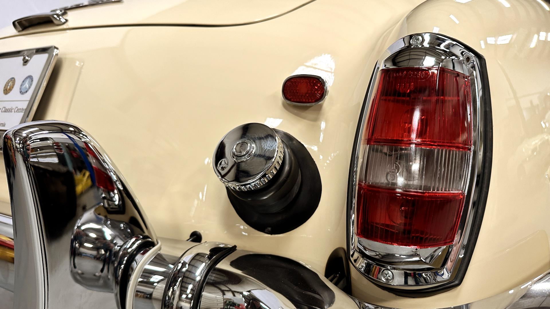 Mercedes-Benz-190-Series-1962-Convertible-20