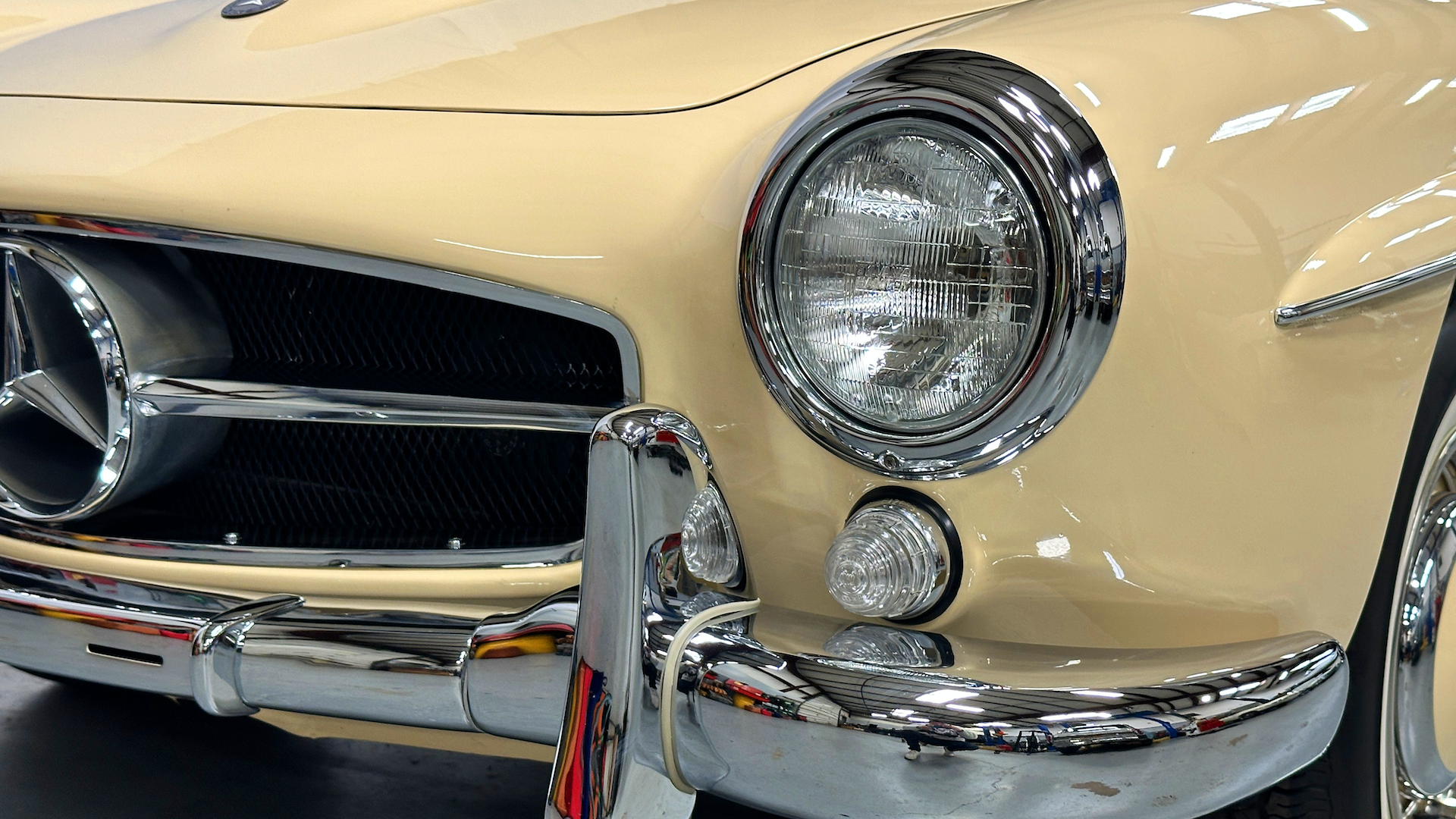 Mercedes-Benz-190-Series-1962-Convertible-24