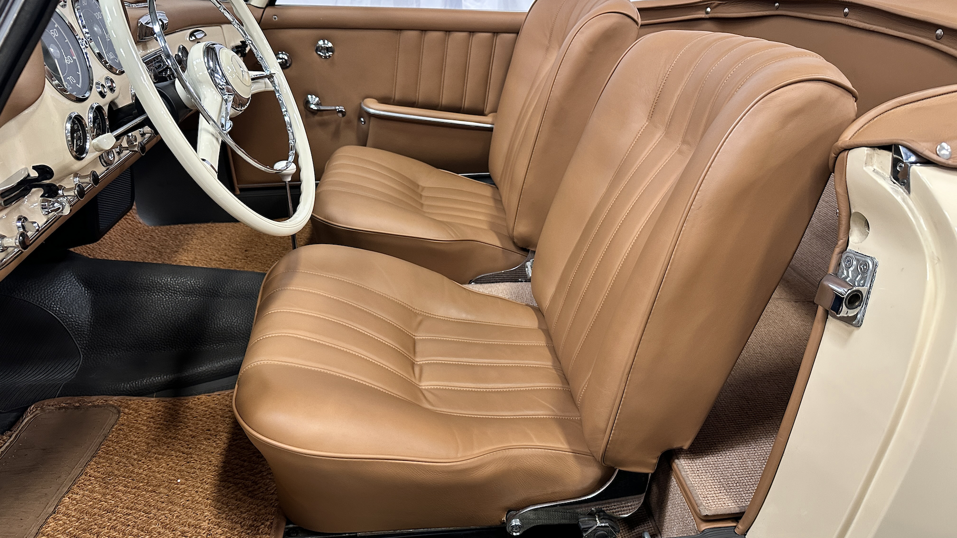 Mercedes-Benz-190-Series-1962-Convertible-31