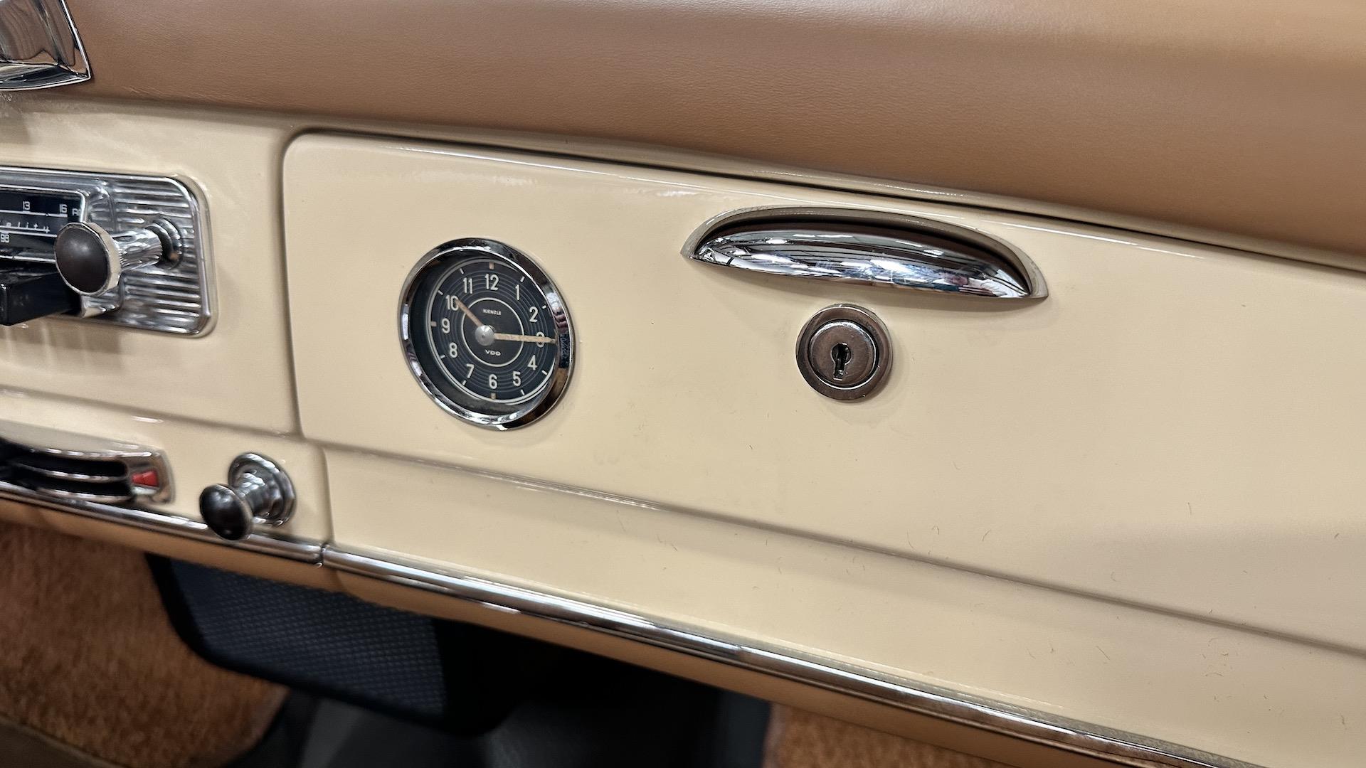 Mercedes-Benz-190-Series-1962-Convertible-35