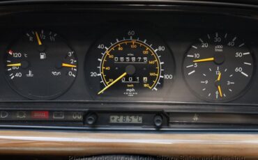 Mercedes-Benz-190-Series-1984-Sedan-10