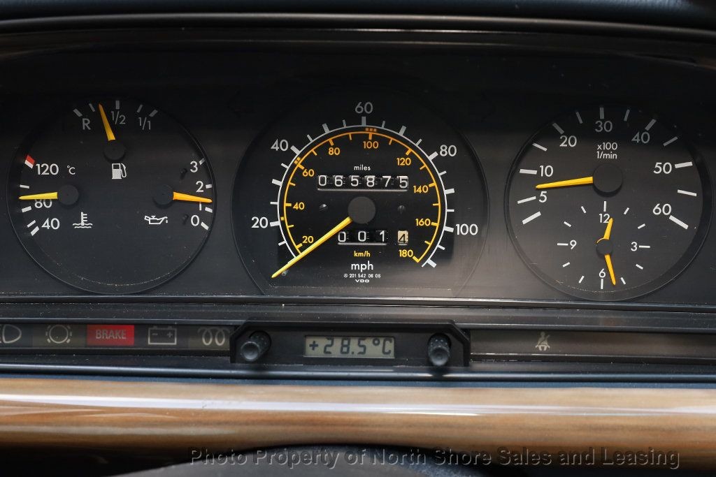 Mercedes-Benz-190-Series-1984-Sedan-10