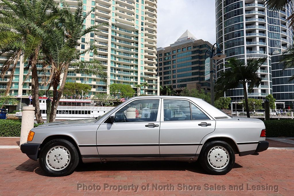 Mercedes-Benz-190-Series-1984-Sedan-2