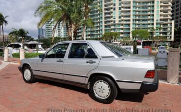 Mercedes-Benz-190-Series-1984-Sedan-3
