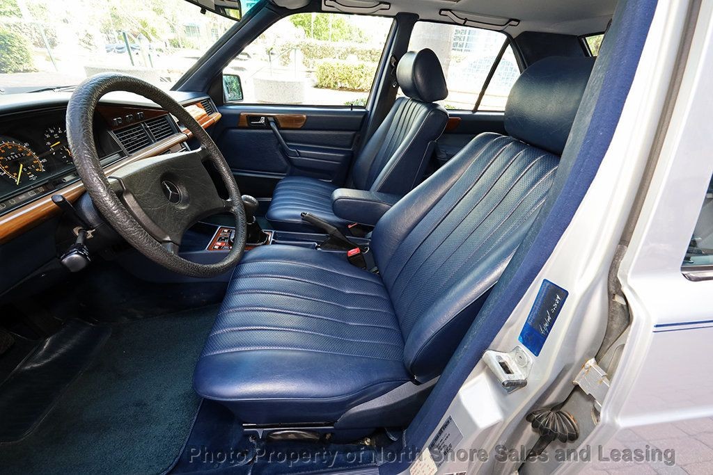 Mercedes-Benz-190-Series-1984-Sedan-4