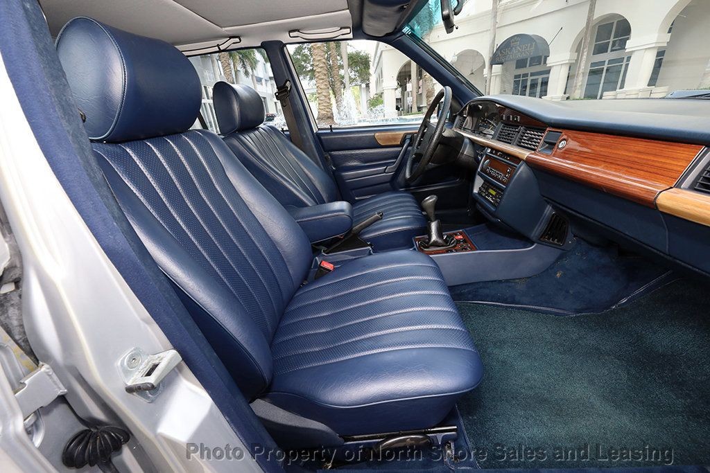 Mercedes-Benz-190-Series-1984-Sedan-5