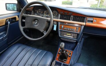 Mercedes-Benz-190-Series-1984-Sedan-7