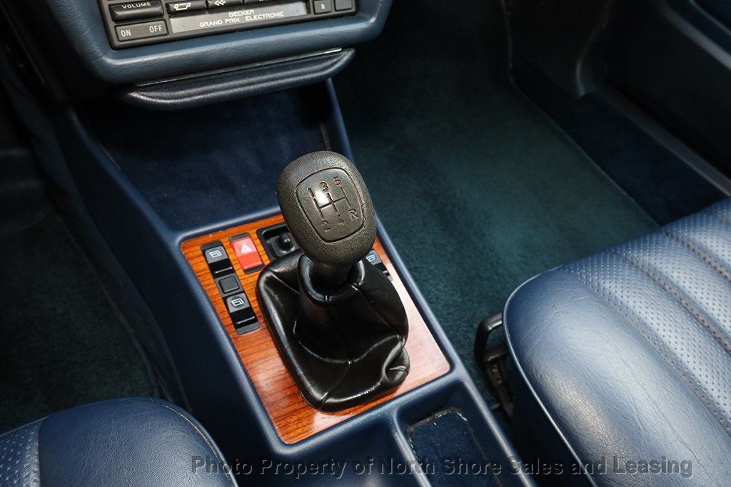 Mercedes-Benz-190-Series-1984-Sedan-9