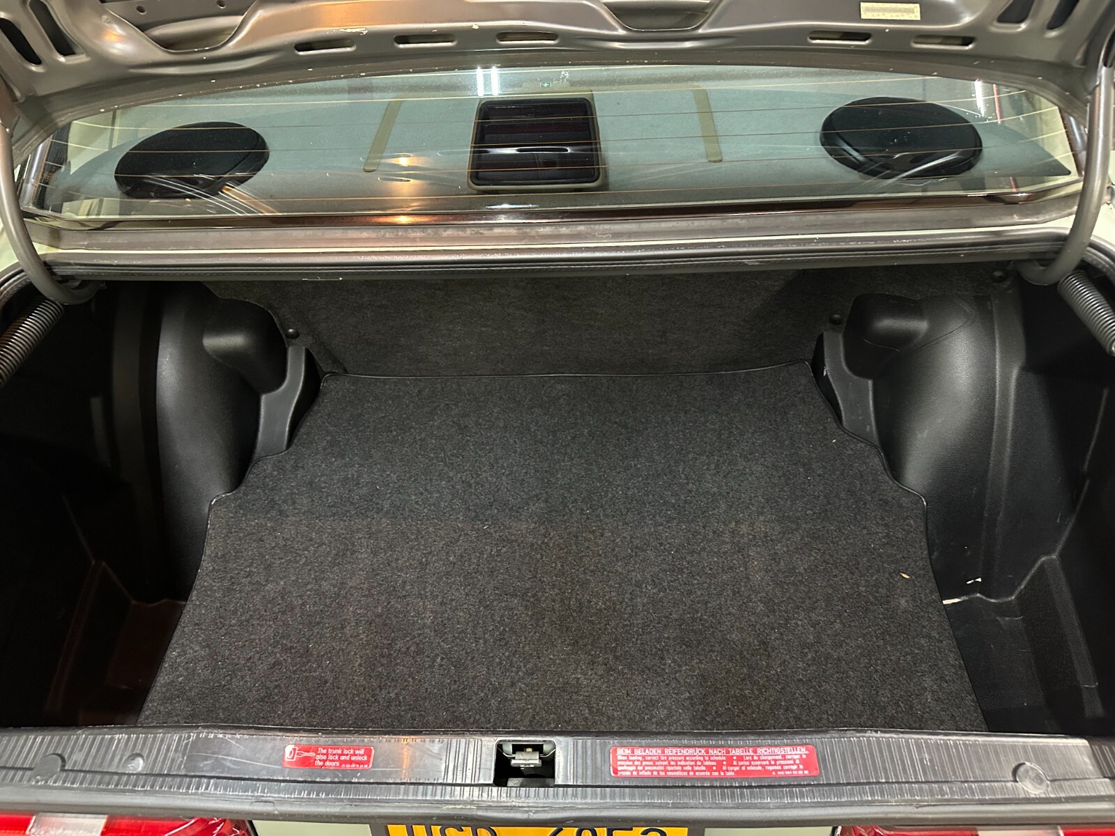 Mercedes-Benz-190-Series-1989-Sedan-16