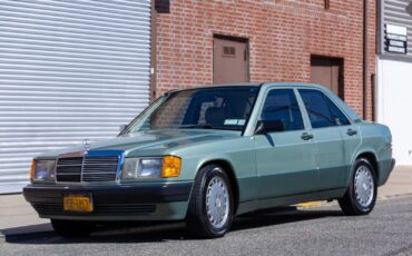 Mercedes-Benz-190-Series-1989-Sedan-2