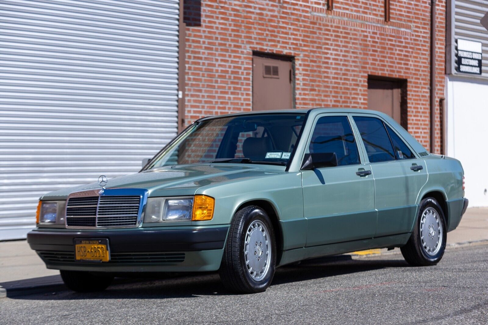 Mercedes-Benz-190-Series-1989-Sedan-2