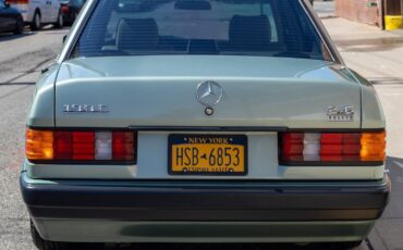 Mercedes-Benz-190-Series-1989-Sedan-3