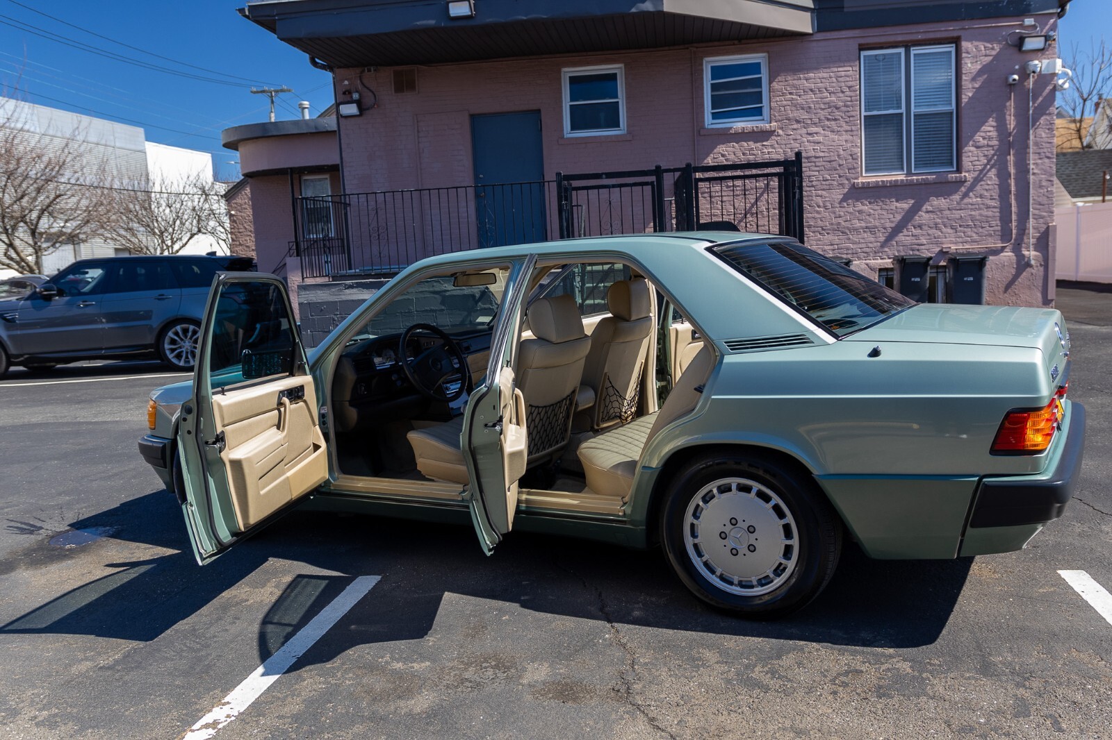 Mercedes-Benz-190-Series-1989-Sedan-5