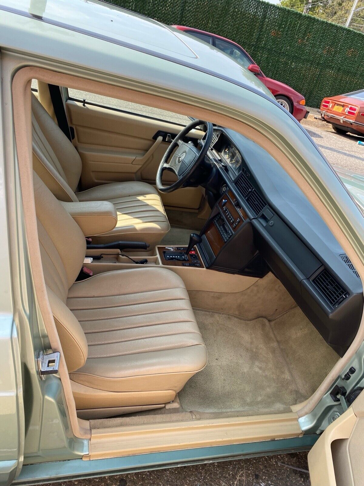 Mercedes-Benz-190-Series-1989-Sedan-6