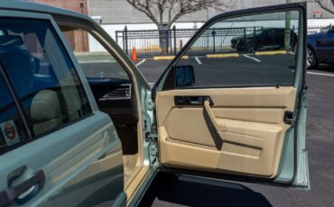 Mercedes-Benz-190-Series-1989-Sedan-9
