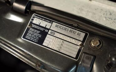 Mercedes-Benz-190E-Evolution-II-1991-Sedan-34